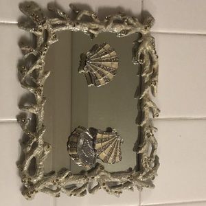 Nikky trinket box set on mirror